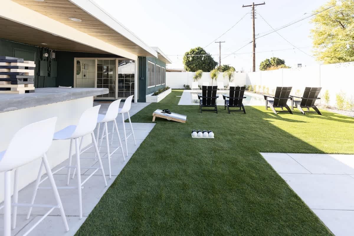 Oak (The Palm) Main Image